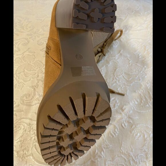 🛍Women’s Wild Diva shoes  Tan  Chunky Heels Sizes:  8.5 💥 - Picture 4 of 6